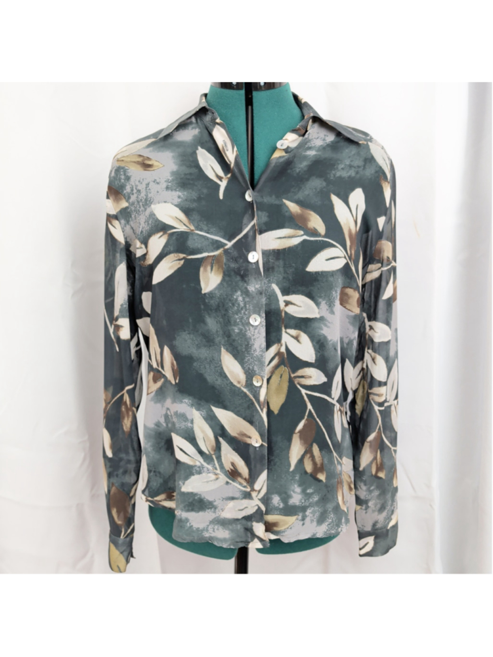 Ladies' Vintage Silk Floral Long Sleeve Collared Shirt Medium